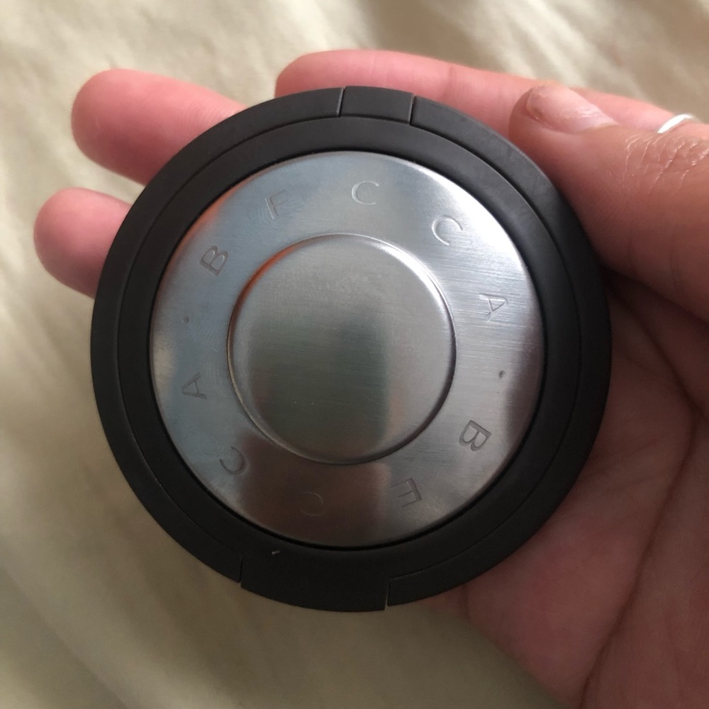 Becca Poured Highlighter in Prosecco Pop